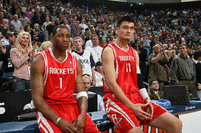 他的泪水映 他的泪水映